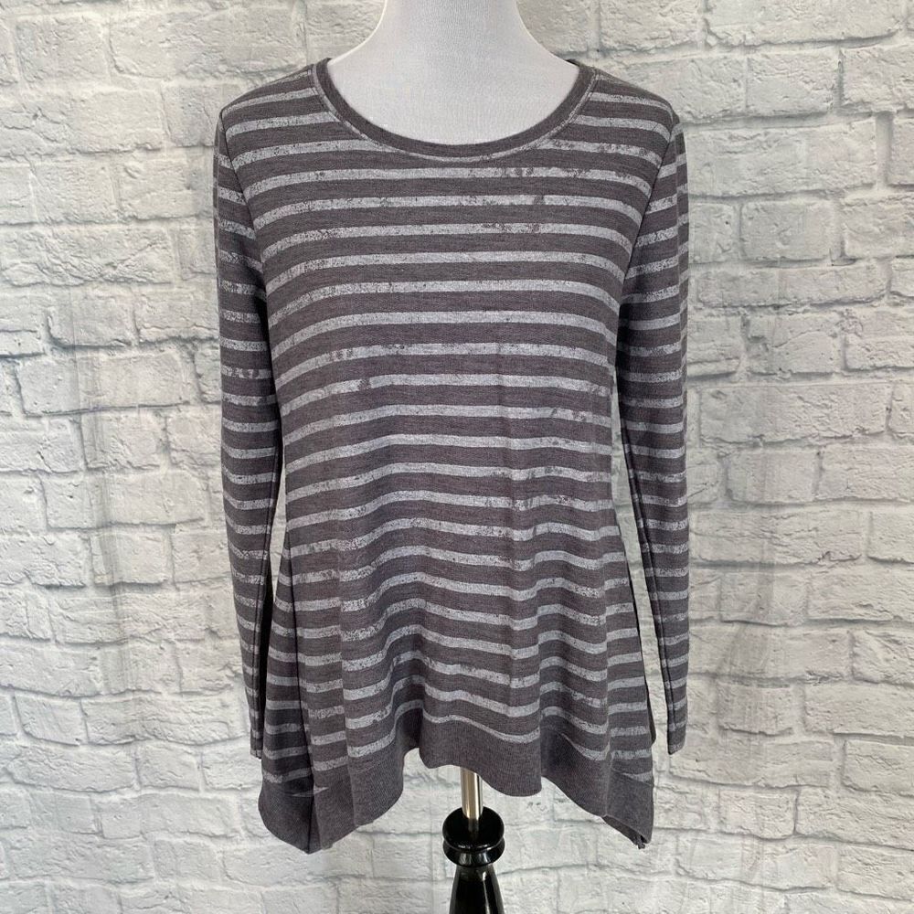 Silverwear Longsleeve angle cut top striped w/distressed pattern sz M